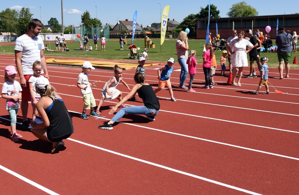 FOTO: Ģimeņu sporta diena Bauskā