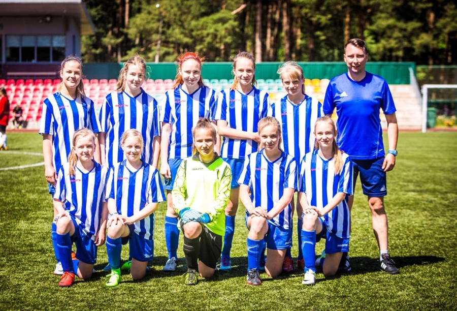 Futbolistes cīnās par medaļām