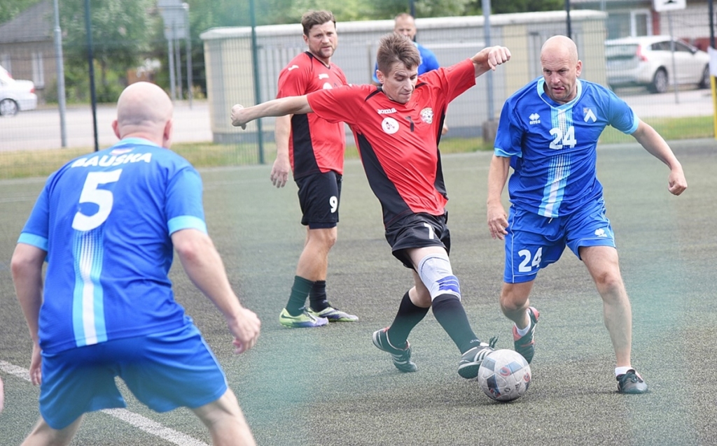 FOTO: Latvijas simtgades un Latvijas Sporta veterānu un senioru savienības 55. sporta spēlēs