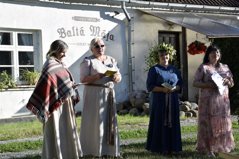 FOTO: Ielīgošana pie Baltās mājas Rundālē