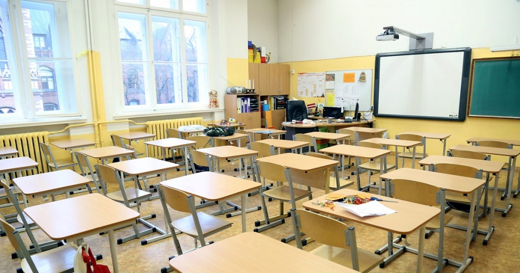 Lauku skolās eksāmenu vidējie rezultāti ievērojami zemāki nekā pilsētās