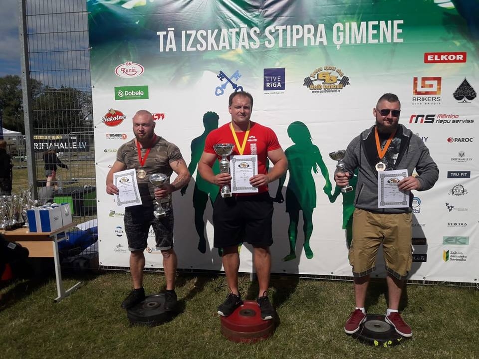 Pilsrundāles spēkavīrs labo pasaules rekordu