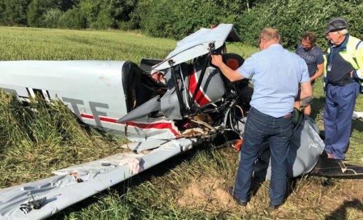 VIDEO: Bauskas novadā avarējusi vienvietīga lidmašīna, pilots gājis bojā
