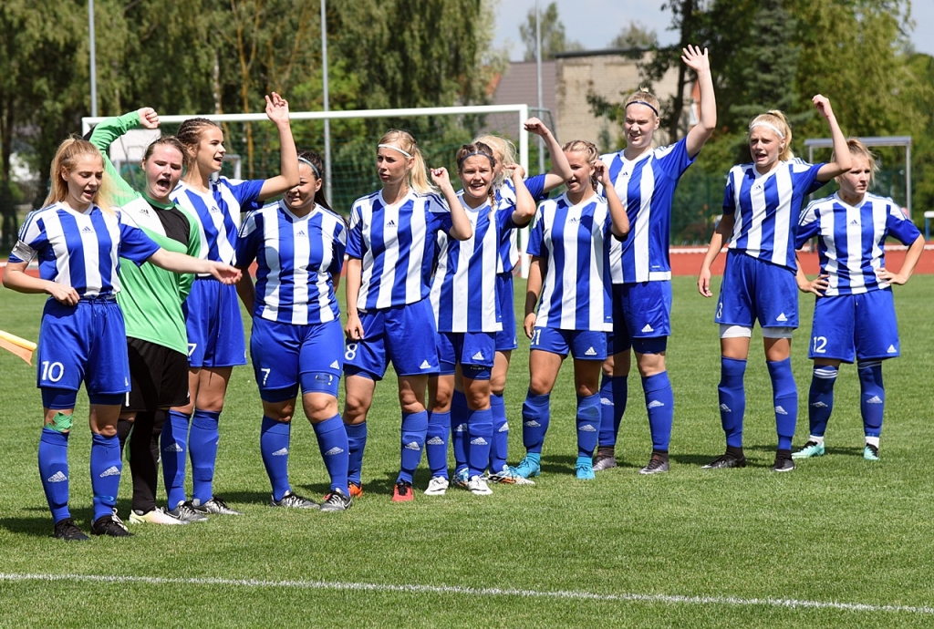 FOTO: Iecavnieces Latvijas sieviešu 1. futbola līgā pārliecinoši nostiprinās  pirmajā sešniekā