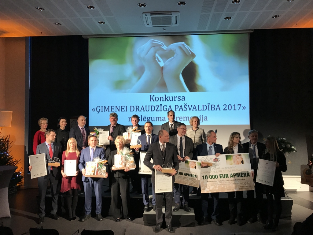 Iedzīvotājus aicina balsot par ģimenei draudzīgāko pašvaldību