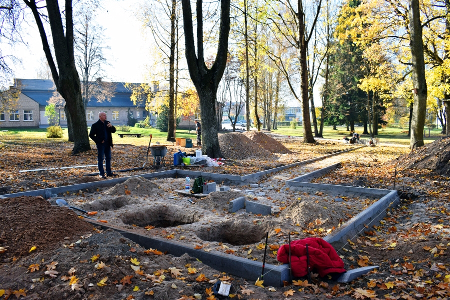 Lāčplēšu vārdus iekaļ akmenī