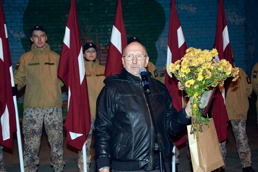 Svinīgi atklāj Garozas muižas parku