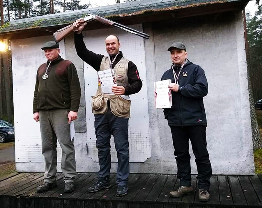 Upelnieks uzvar simtgades sacensībās