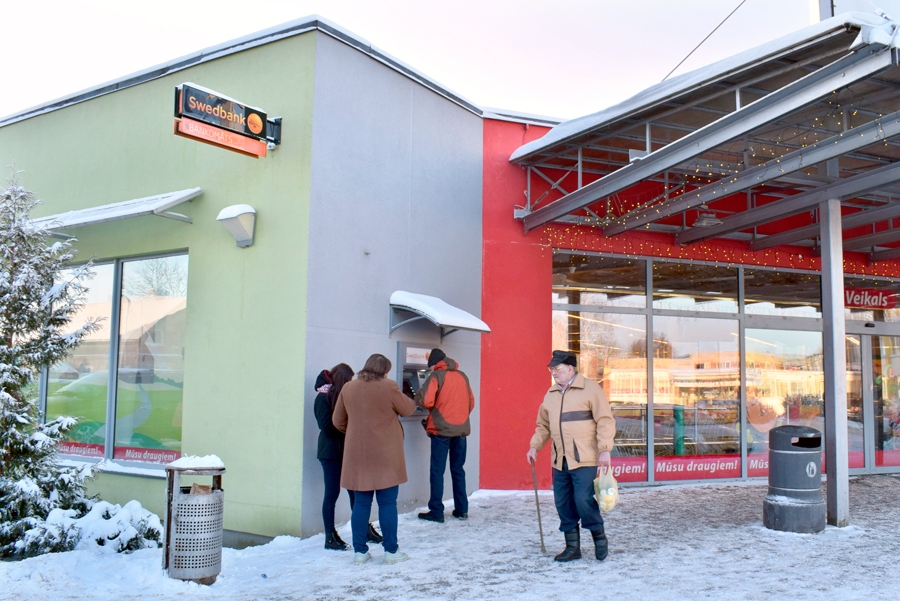 Vallē pašlaik nav bankomāta