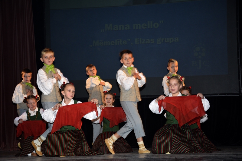 Deju kopas sadancos Īslīces kultūras namā