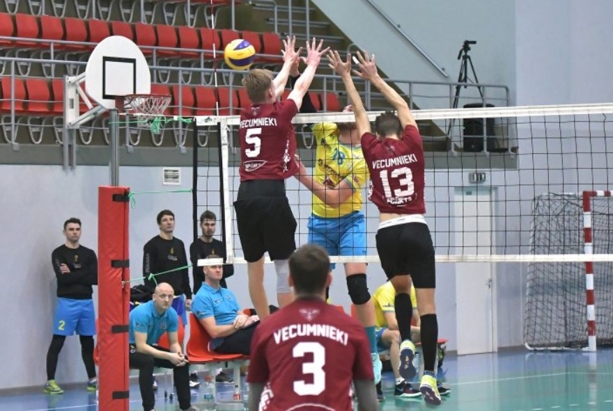 Vecumnieku volejbolistiem svarīgs panākums Ventspilī
