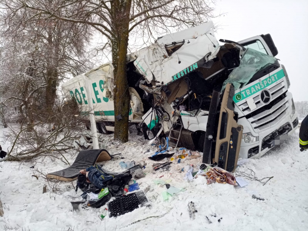 Smagā autoavārijā pie Grenctāles vīrietis zaudē roku