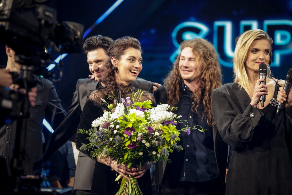 VIDEO: Konkursa «Supernova 2019» finālā uzvar un Latviju Eirovīzijā šogad pārstāvēs duets «Carousel»