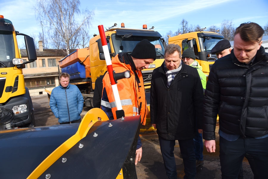 Zemgales reģionā šajā ziemā no sniega attīrīti 18 900 kvadrātmetri autoceļu