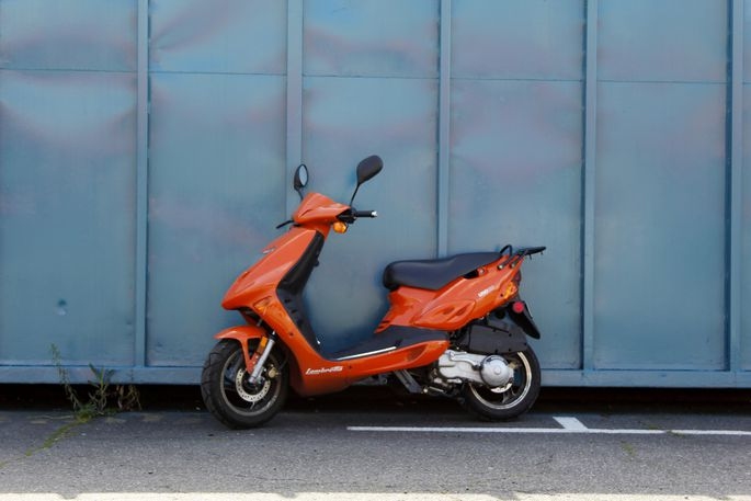 Pie mājas Bauskā nozog motorolleru