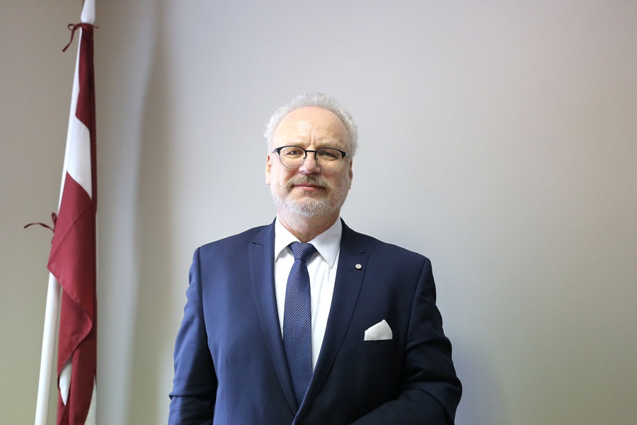 Sabiedrībai jāiesaistās kritiskā politikas vērtēšanā