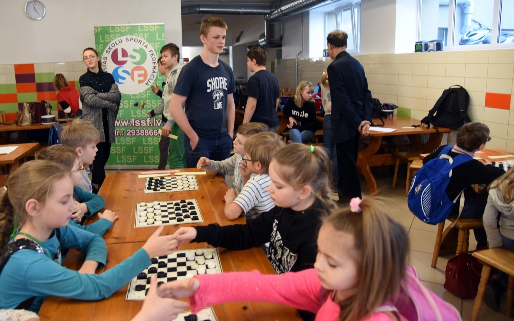 FOTO:  Latvijas Skolu sporta federācijas 72. skolu dambretes spartakiāde