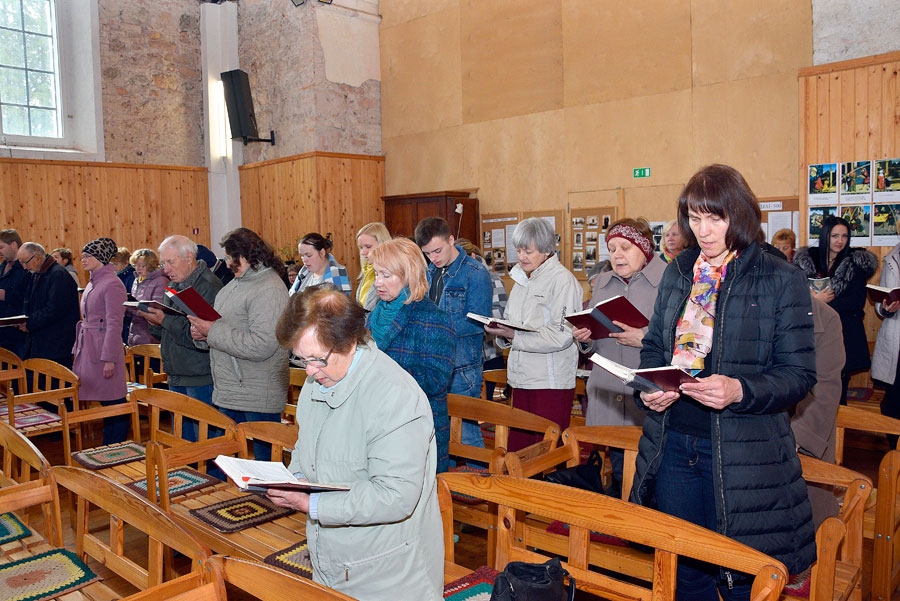 Augšāmcelšanās dienu gaida klusās pārdomās