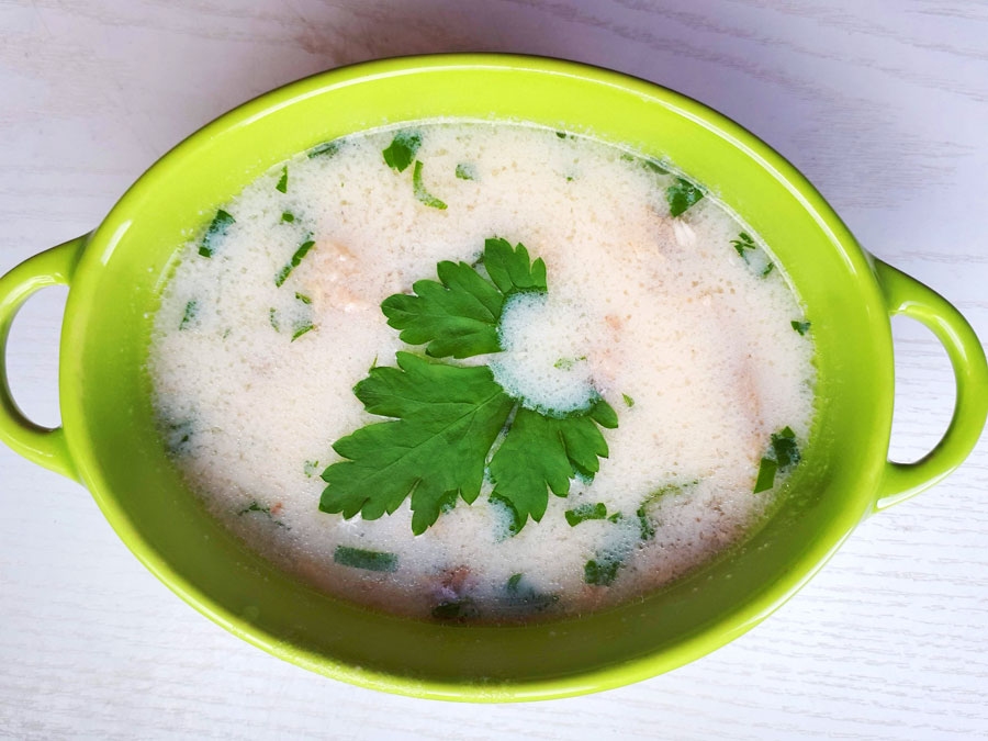 Ar citronu, tomātu un siļķu piedevām