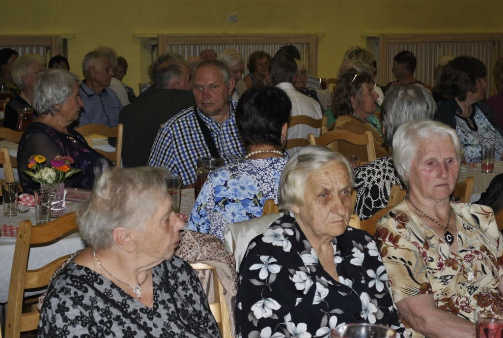 Bērstelē ballējas seniori