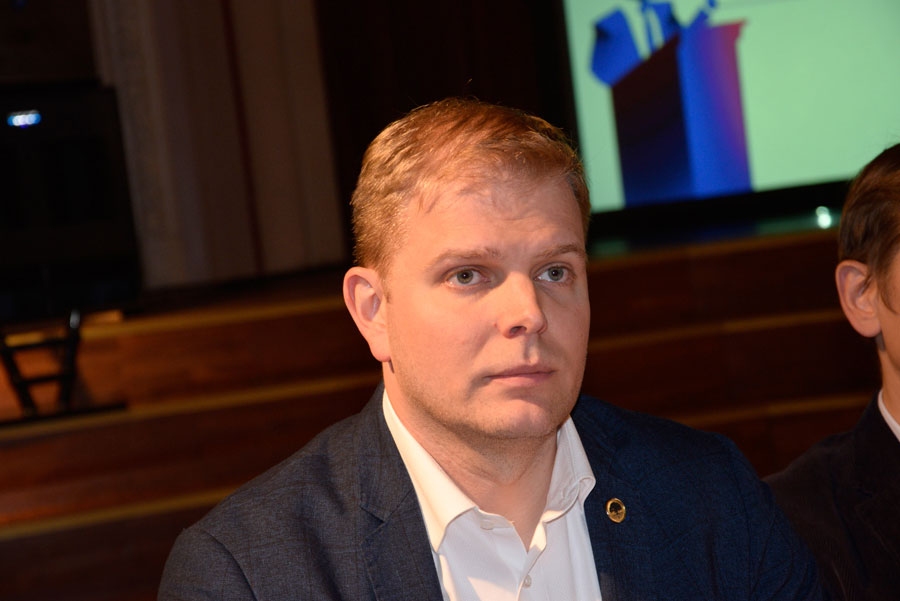 Komentāri: celt minimālo algu