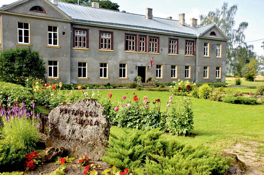 Vecsaules pamatskolas bijušo grāmatvedi notiesā par 71 432 eiro piesavināšanos