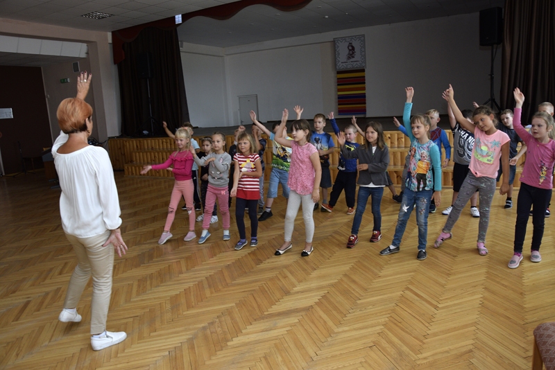 Topošie pirmklasnieki satiekas nometnē
