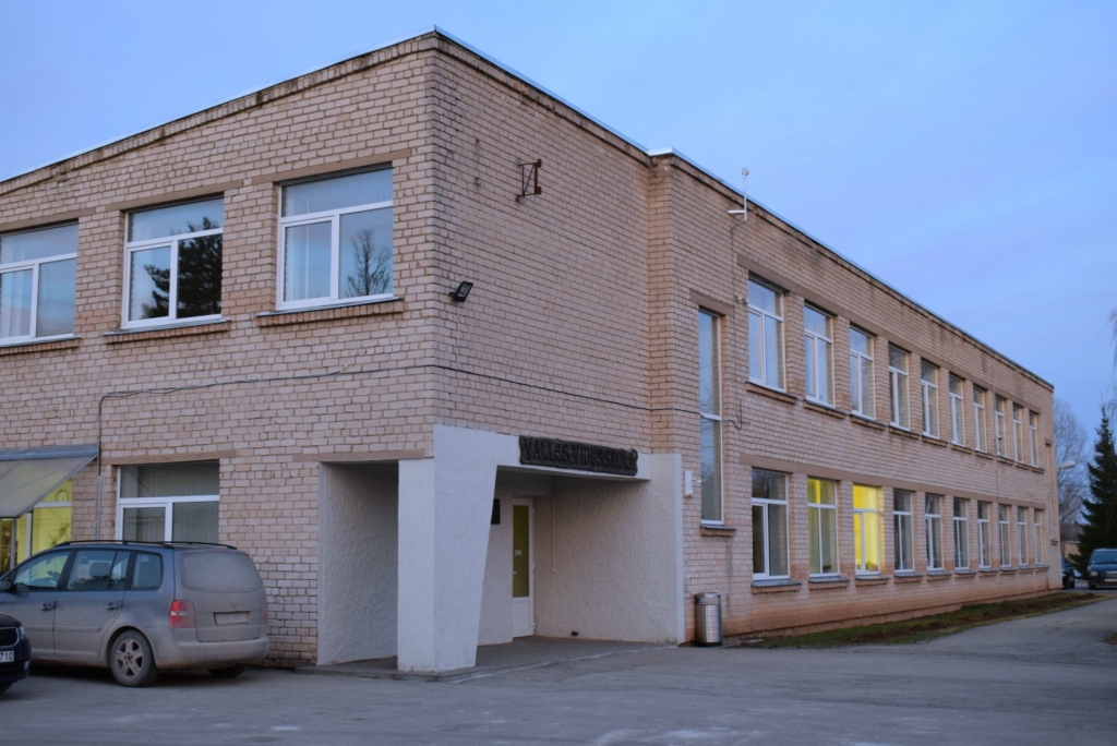 Valles skola pošas jubilejas salidojumam