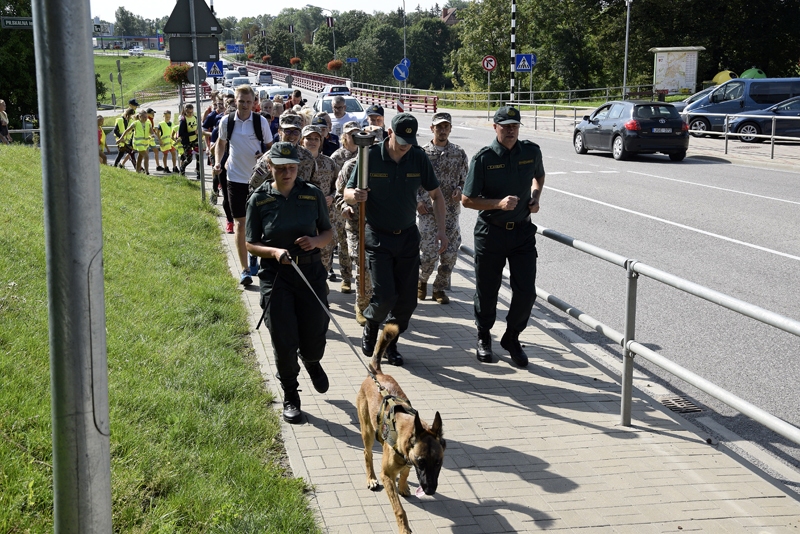 Lāpu skrējienā piemin «Baltijas ceļa» un Latvijas Robežsardzes gadadienu