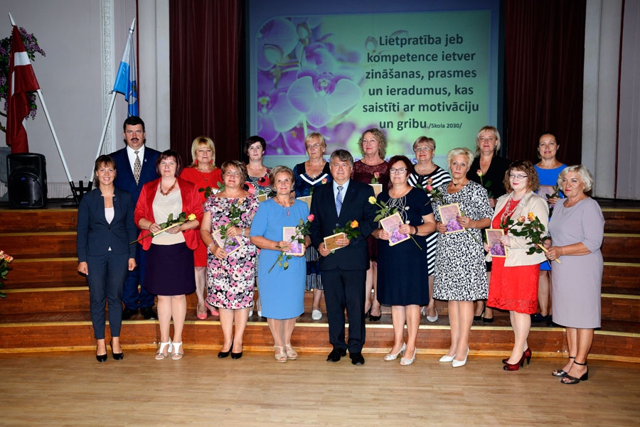 Mācību gada vārti veras