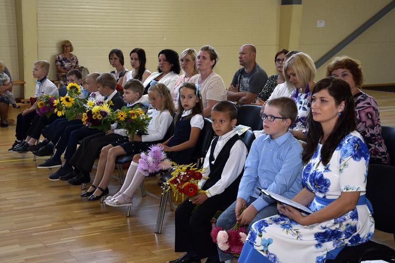 FOTO: Jauno mācību gadu atklāj Griķu pamatskolā