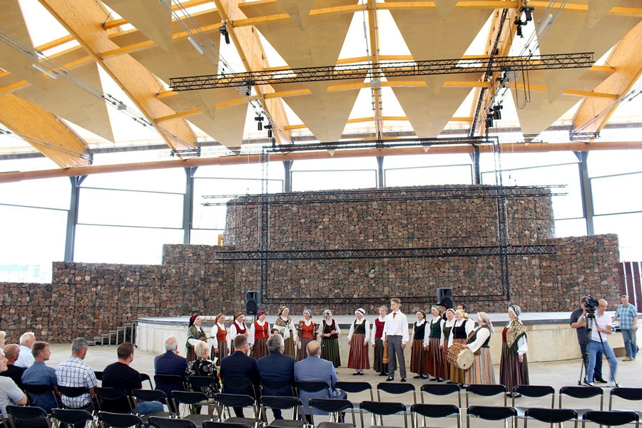 Atklās brīvdabas koncertzāli «Mītava» Jelgavā