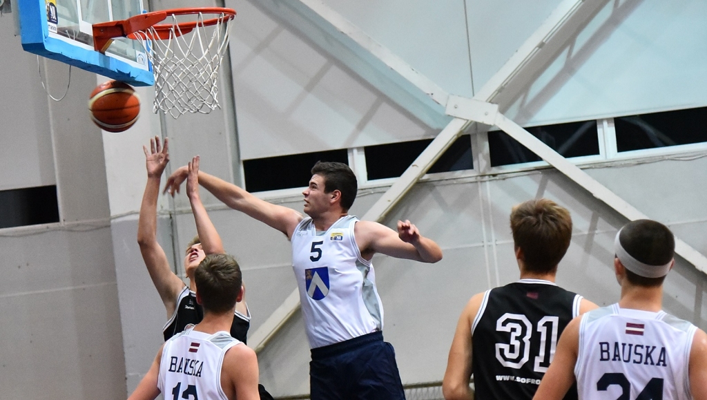 FOTO: Latvijas basketbola līgas 3. divīzijas debitanti no Bauskas sāk ar skaistu uzvaru