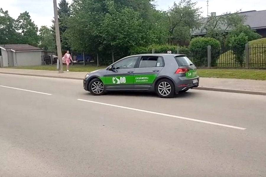Pie stūres droši un apdomīgi