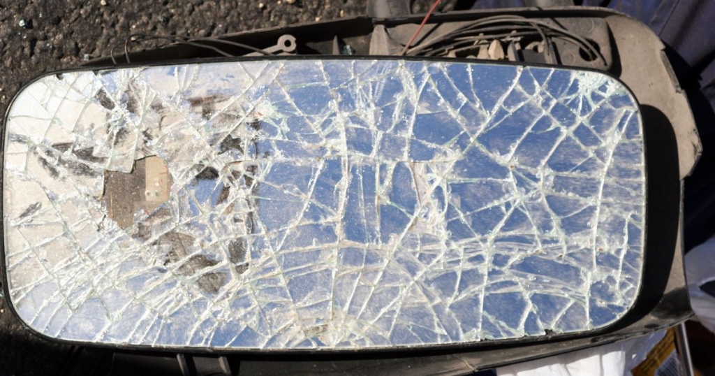 Nedodot ceļu, saduras automobiļi Ceraukstē