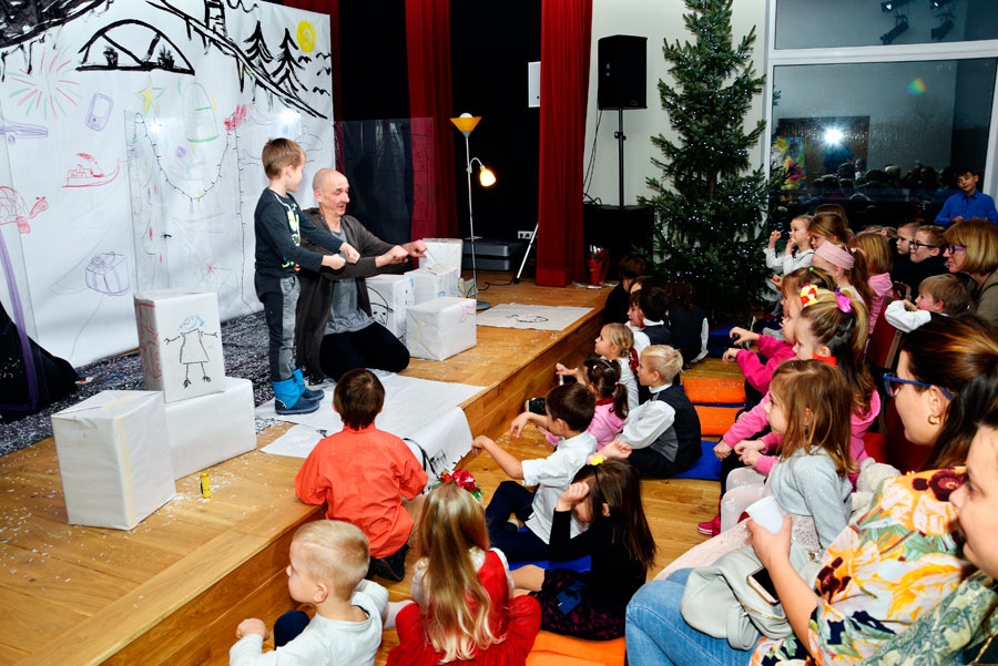 Daudzkrāsaini Ziemassvētku gaidīšanas brīži Rundālē