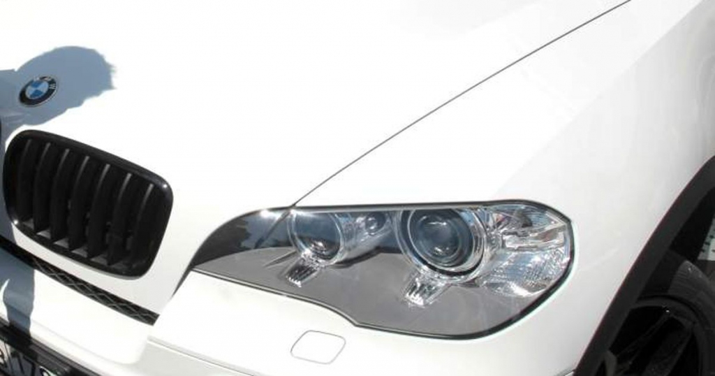 Bauskā saduras divu jauniešu vadīti «BMW»