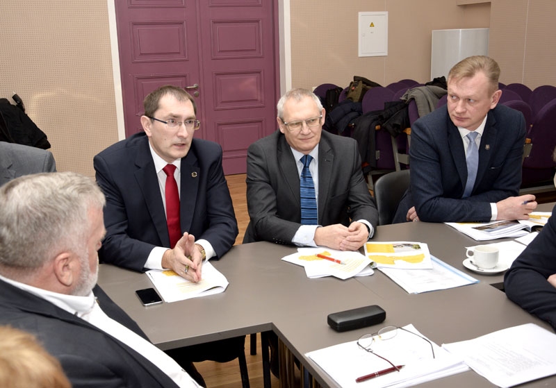 Lauku ceļus domā atdot pašvaldībām