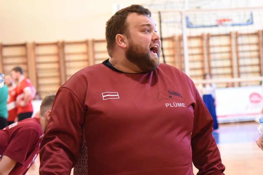 «Vecumnieki» triumfē savā grupā