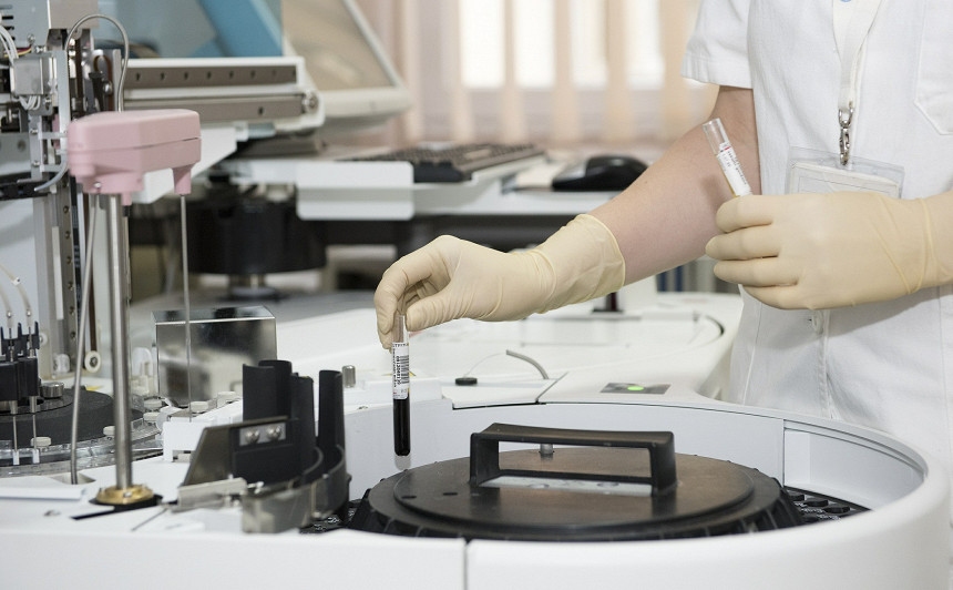 Iedzīvotājiem bez slimības simptomiem «E. Gulbja laboratorija» piedāvās jaunā koronavīrusa testus par 80,40 eiro