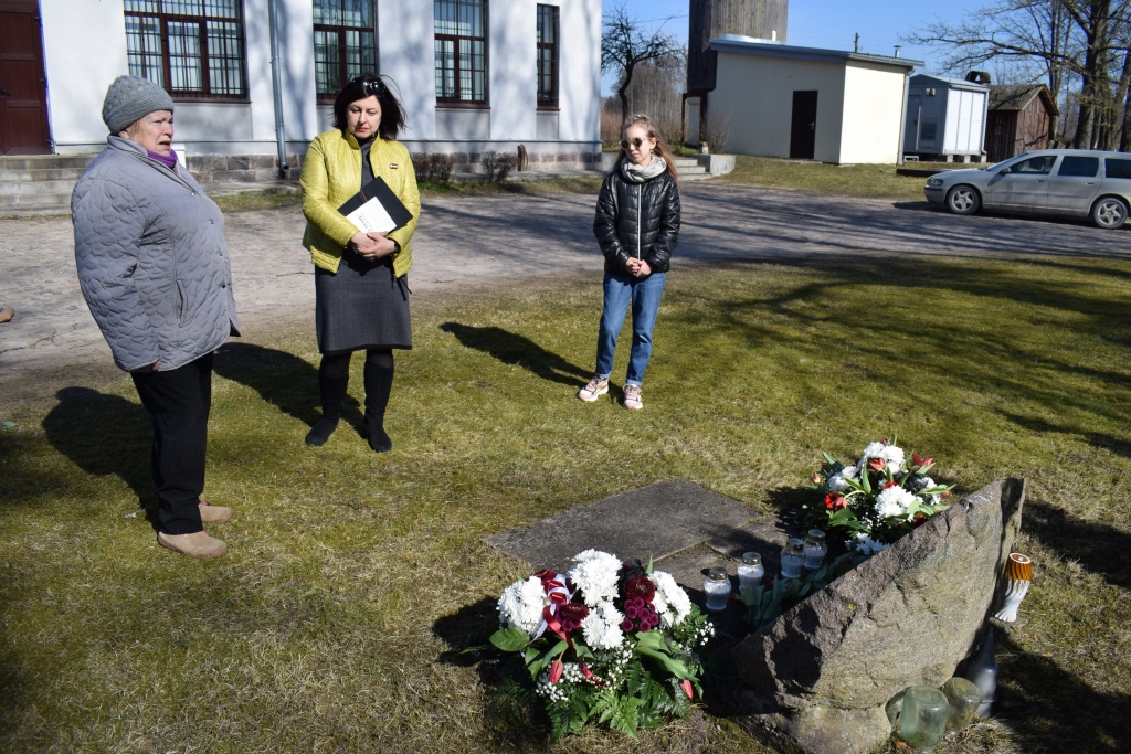 Vecumniekos piemin 25. marta masu deportāciju un tic, ka «nakts nav mūžīga»