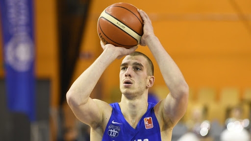 Pašizolācijā trenēties turpina basketbolists iecavnieks Linards Jaunzems