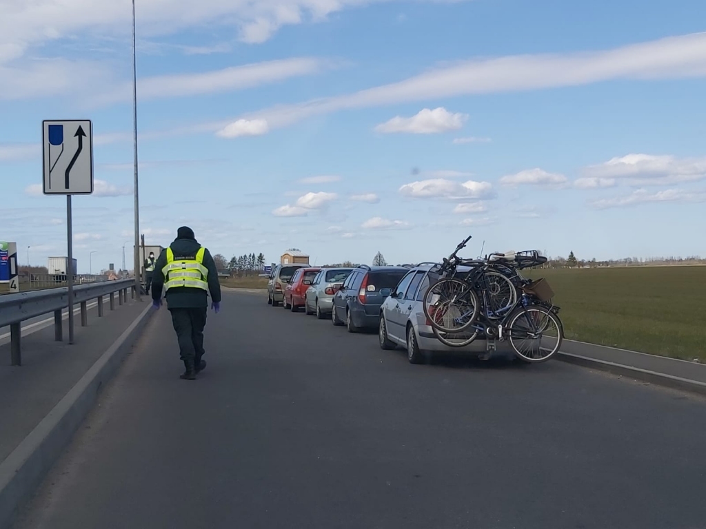 Uz Latvijas–Lietuvas robežas Grenctālē aizturēti 18 Bulgārijas pilsoņi aizdomās par koronavīrusa klātbūtni