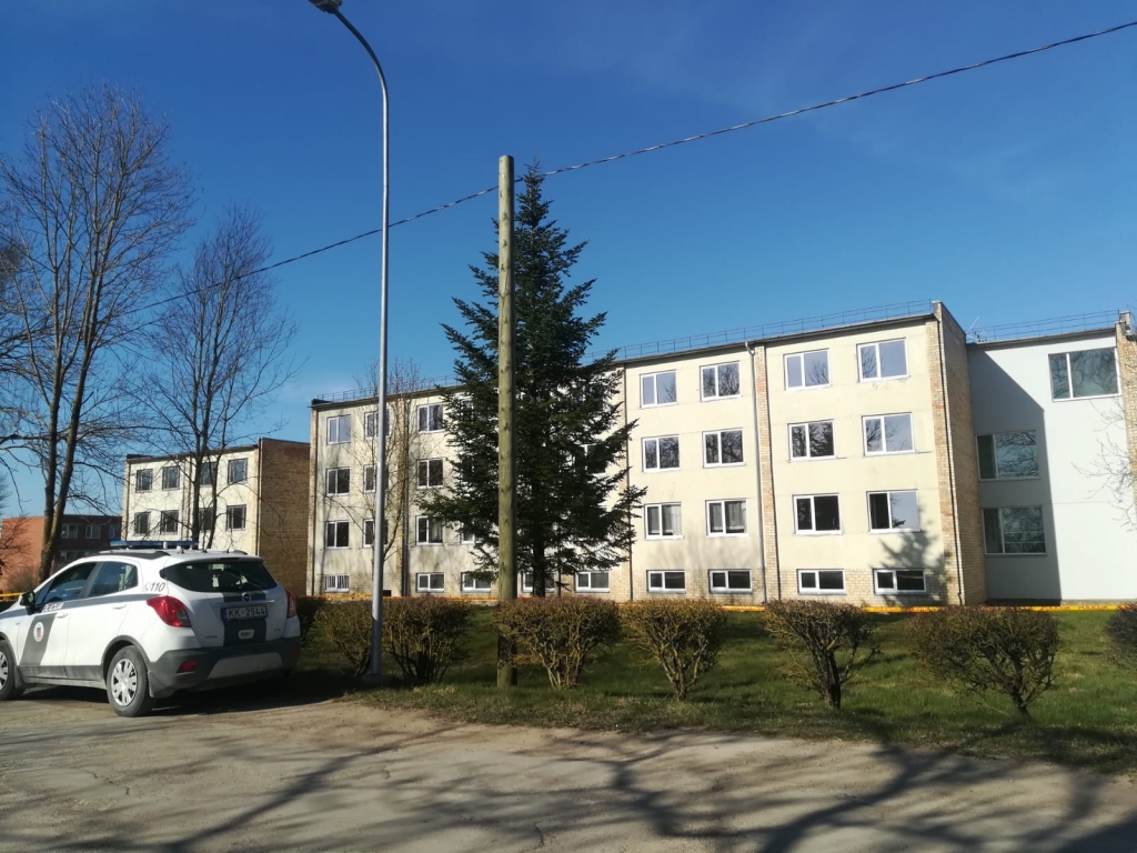 Bulgārijas valstspiederīgos tranzītā neielaiž Lietuvā; viņiem nosaka karantīnu Mežotnes internātvidusskolas telpās