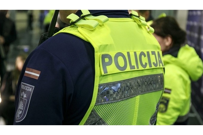 Policija piemērojusi līdz šim bargāko sodu par fiziskās distancēšanās prasību neievērošanu