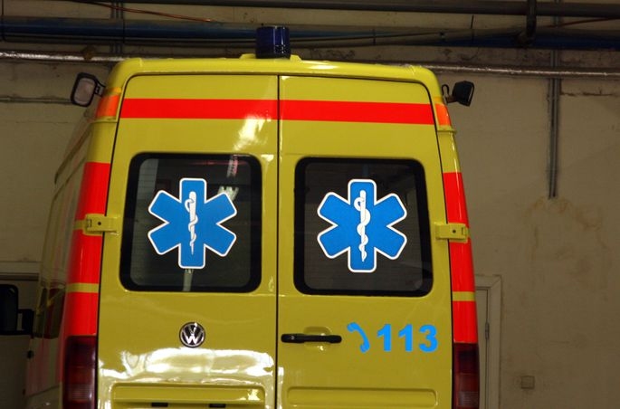 Sieviete Rundālē gūst traumu šofera neuzmanības dēļ