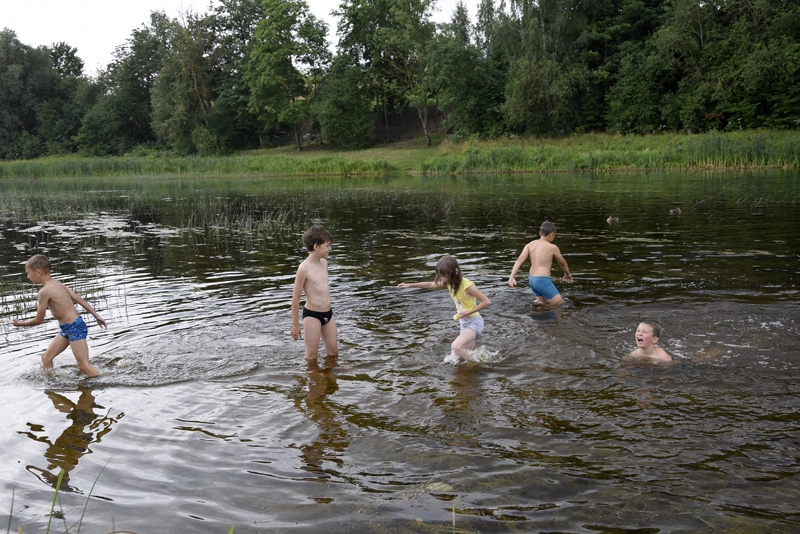 Mūspuses peldvietās ūdens sasilis līdz plus 21 grādam; peldūdens atbilst normai