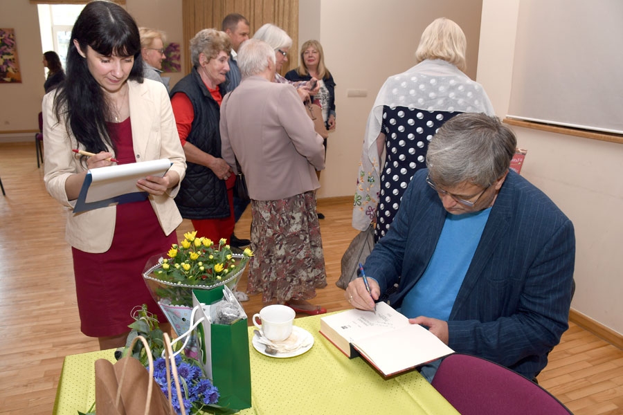 Arno Jundze sarunājas ar lasītājiem