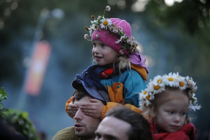 Ministru prezidents aicina svinēt Jāņus ģimenes lokā