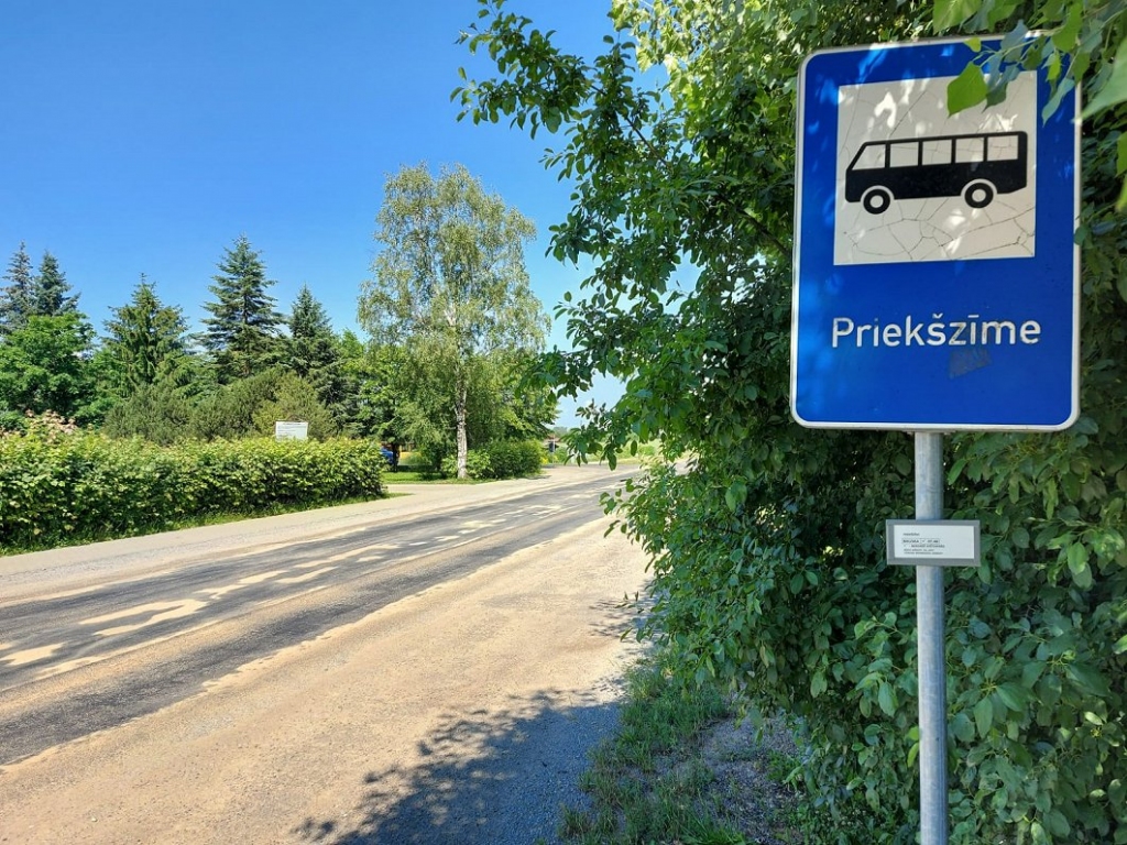 Īslīcē karstumā kūst ceļa segums